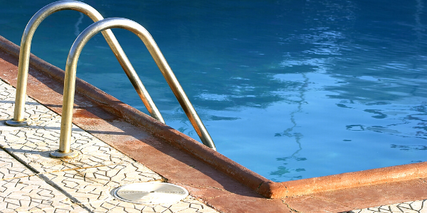 Signs That It's Time to Remodel Your Pool or Water Feature