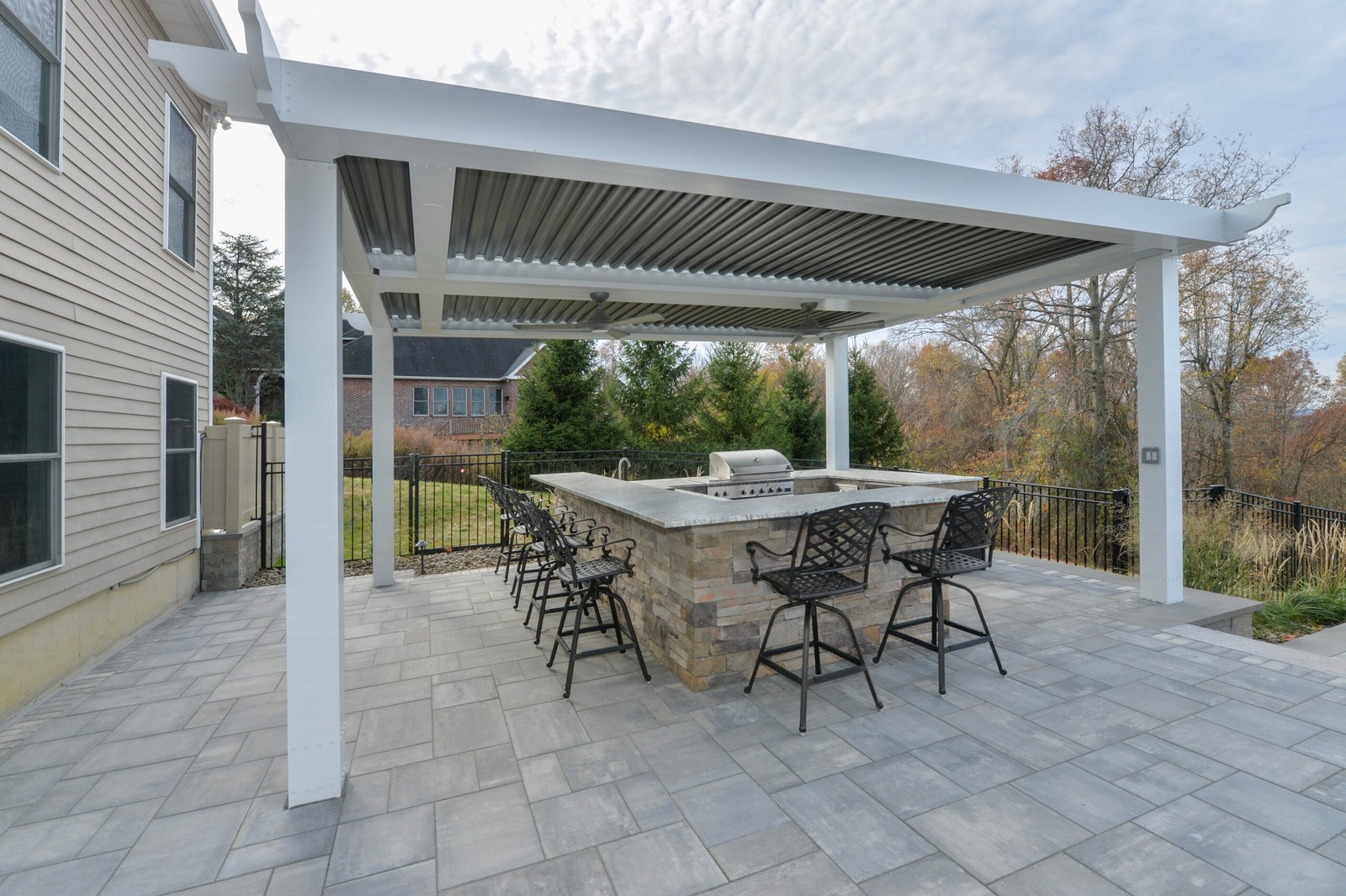 Outdoor Kitchen with Pergola X